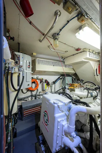 Forever Young Yacht Photos Pics 