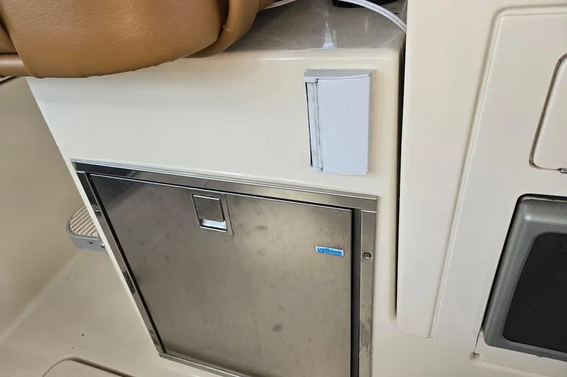 Bay'be Yacht Photos Pics 2009 Mainship Pilot 31 interior with stainless steel cabinet and tan seating.