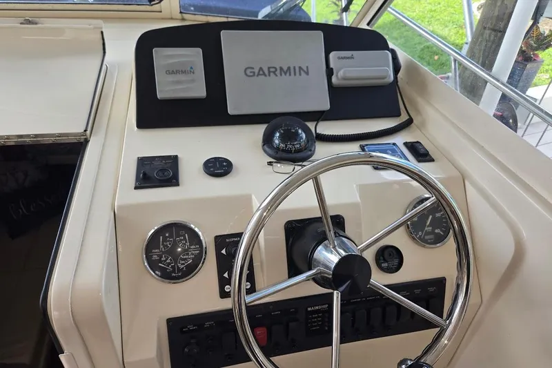 Bay'be Yacht Photos Pics 2009 Mainship Pilot 31 helm with Garmin navigation, compass, and control gauges.