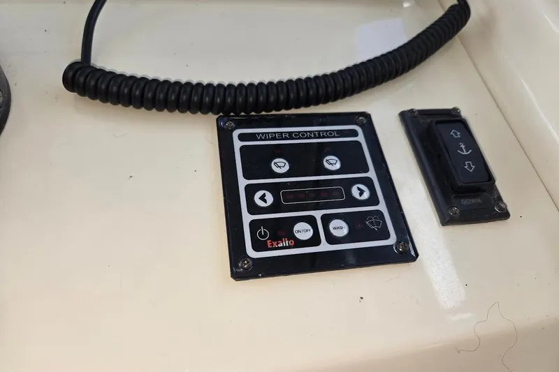 Bay'be Yacht Photos Pics Wiper control panel on 2009 Mainship Pilot 31 boat dashboard.