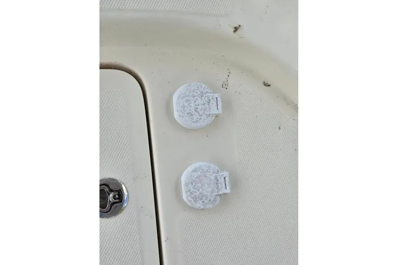 Bay'be Yacht Photos Pics 2009 Mainship Pilot 31 boat deck with two circular fixtures.