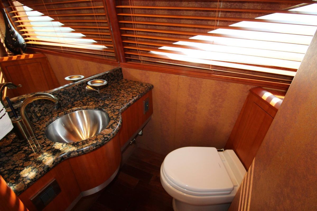 2007 Lazzara 74 