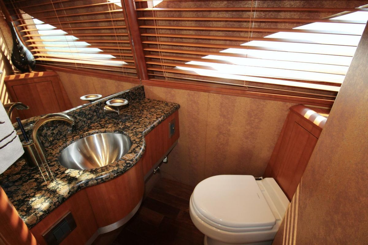 2007 Lazzara 74 