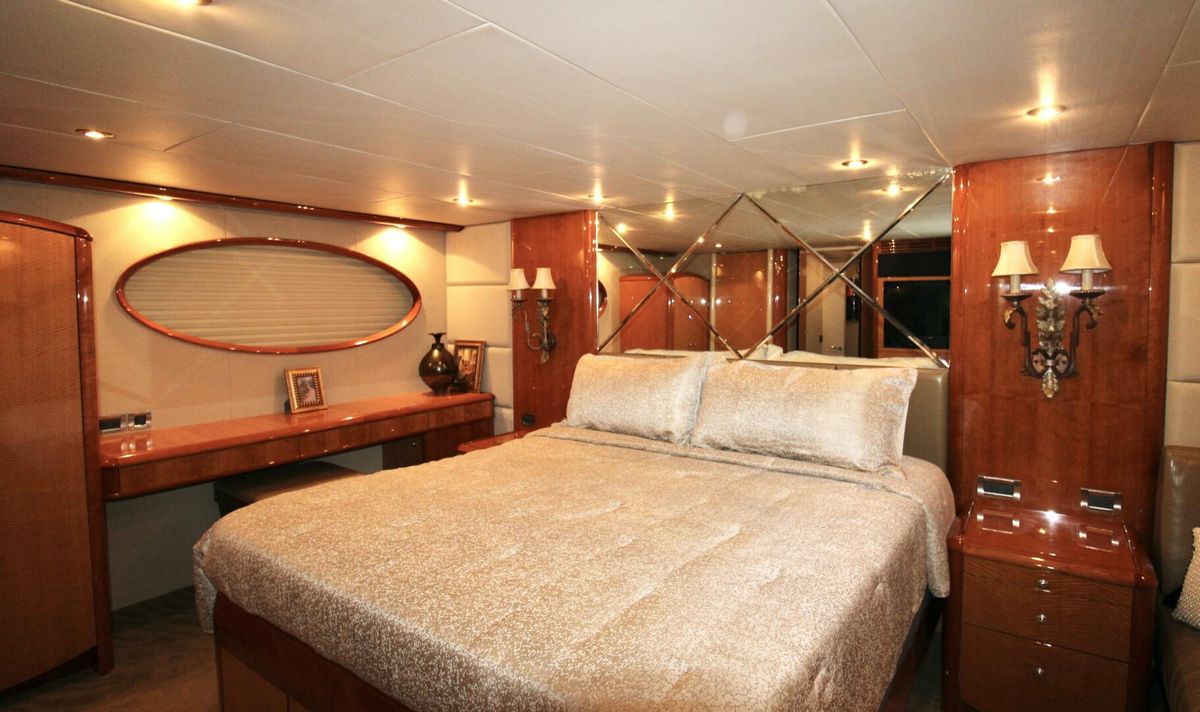 2007 Lazzara 74 