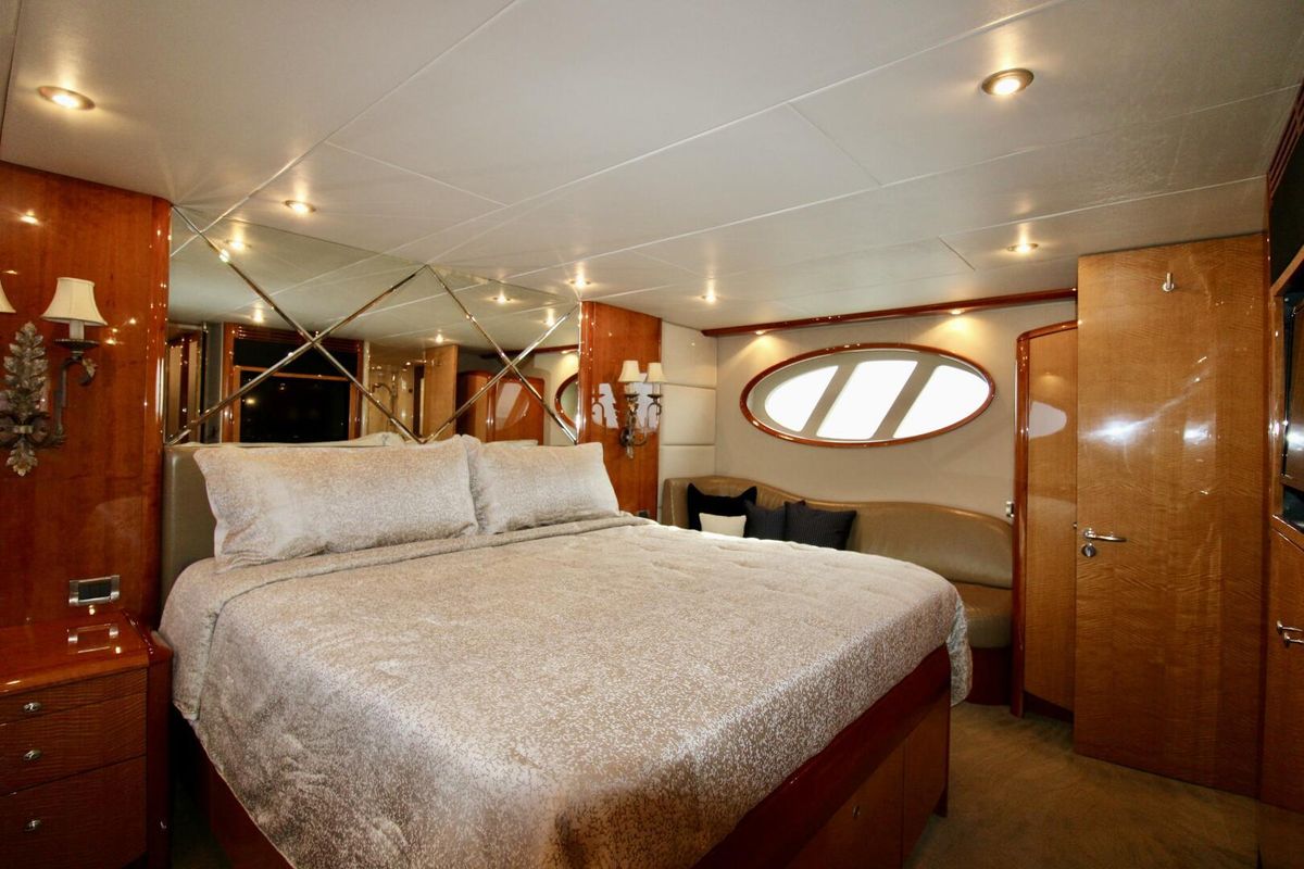 2007 Lazzara 74 