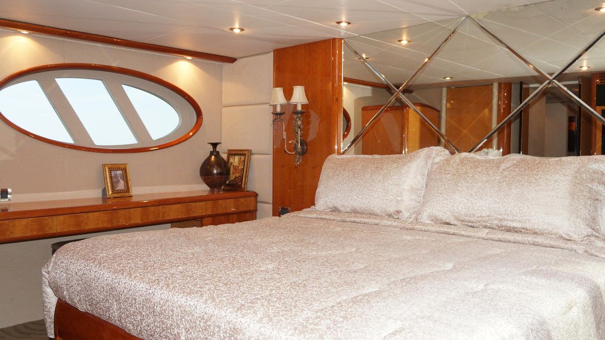 2007 Lazzara 74 