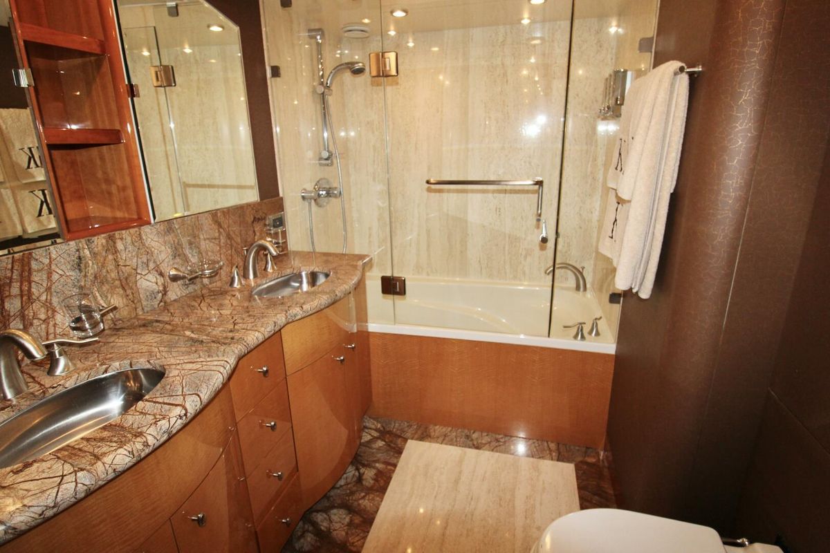 2007 Lazzara 74 