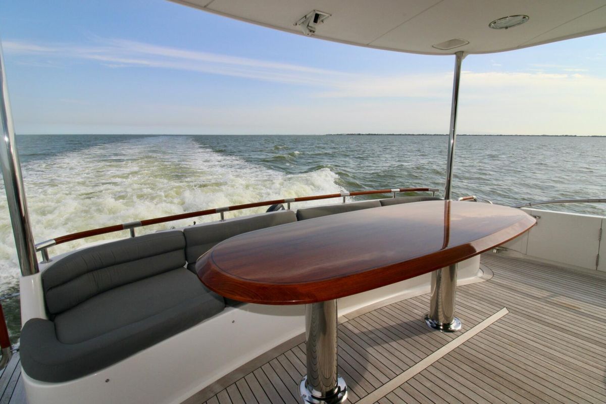 2007 Lazzara 74 