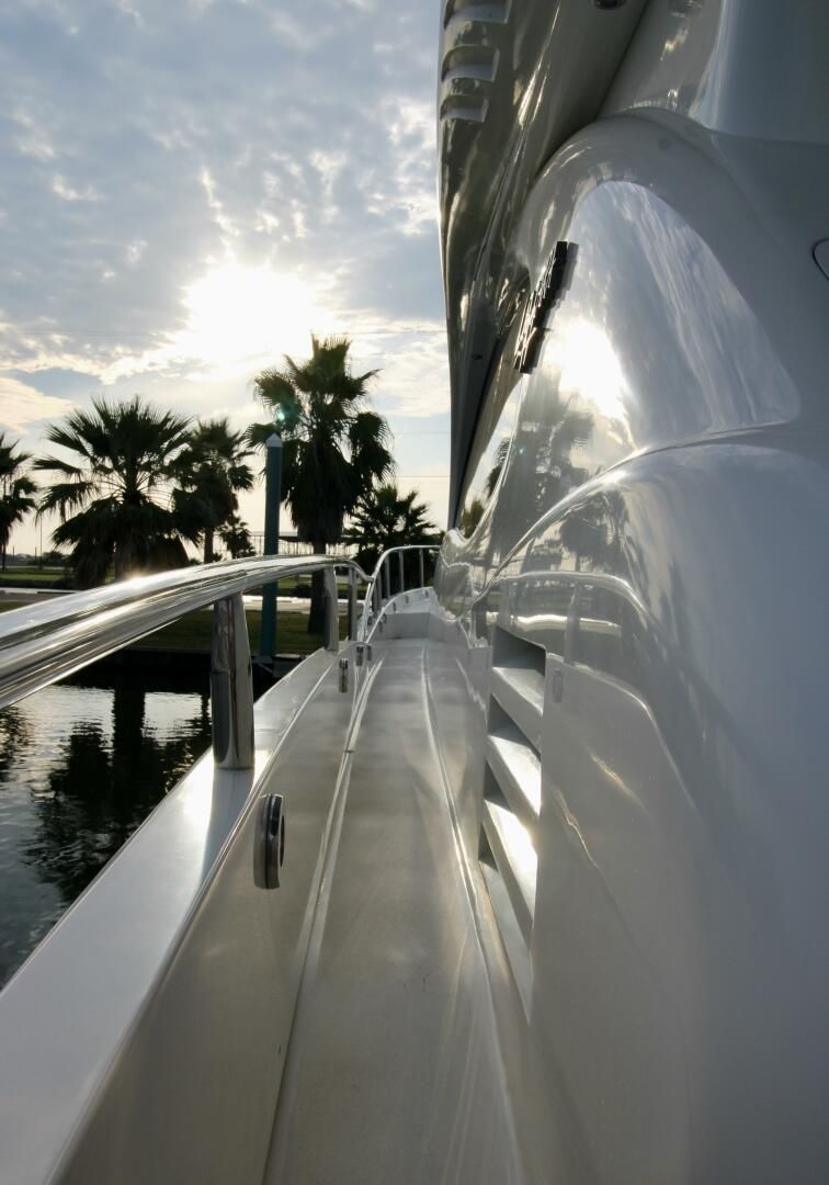 2007 Lazzara 74 