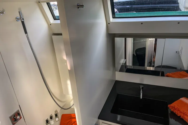 Madme Yacht Photos Pics WP 47 bathroom