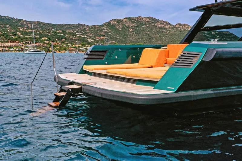 Madme Yacht Photos Pics WP 47 ladder detail