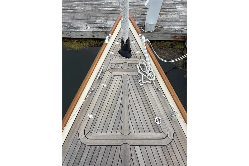 Sea Suite Yacht Photos Pics Hinckley DS 42 sailboat deck, 2015 model, docked with wooden planks and coiled rope.