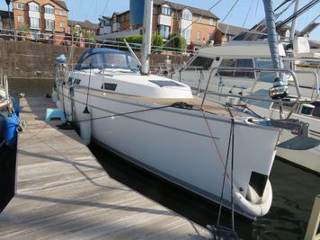 2010 Bavaria 32