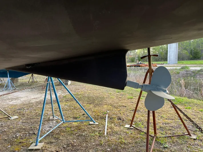  Yacht Photos Pics Beneteau 423 sailboat propeller and rudder, 2007 model, on dry dock with stands.