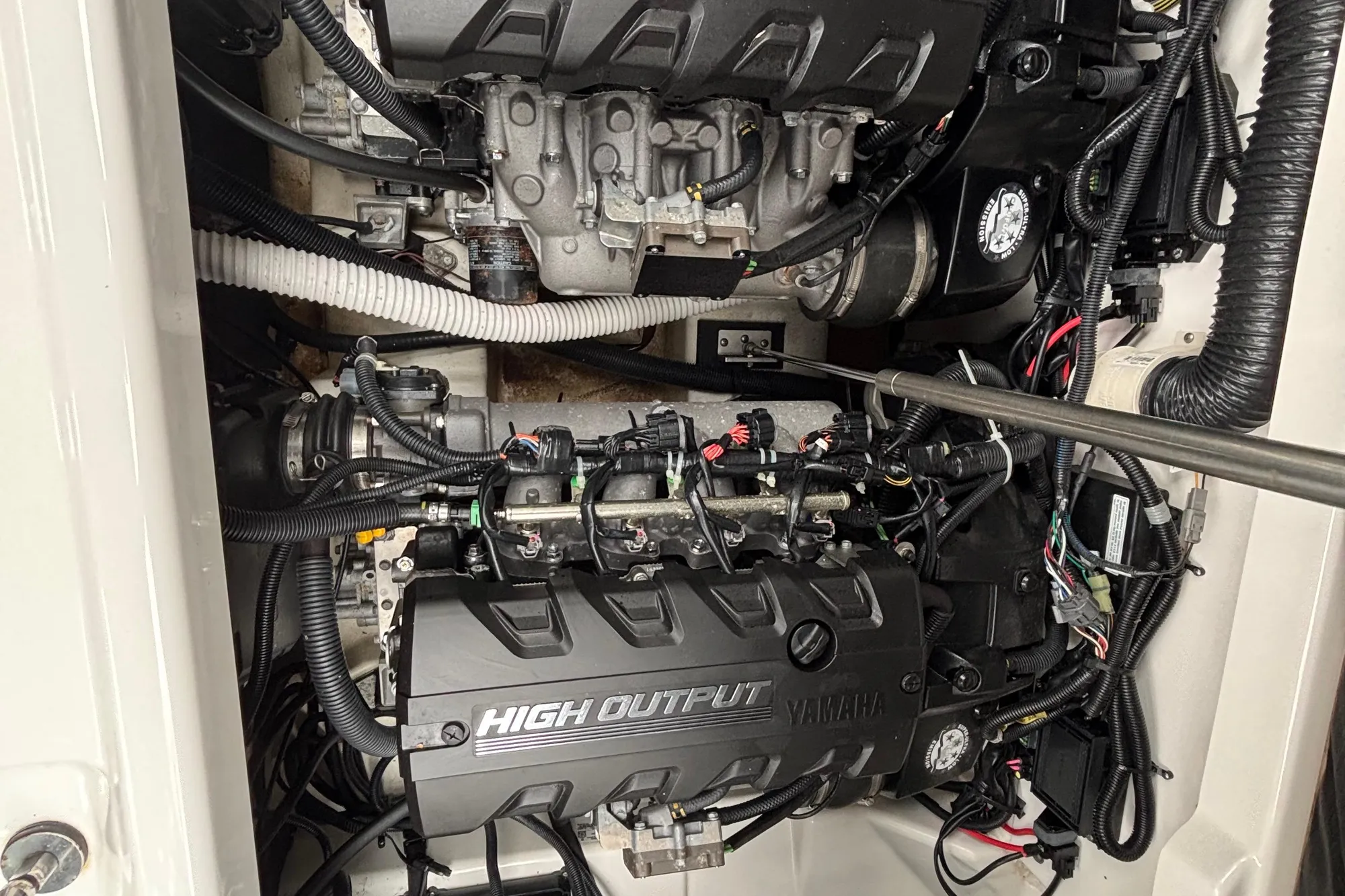 2022 Yamaha Boats 252S engine compartment showcasing high output engines and wiring.