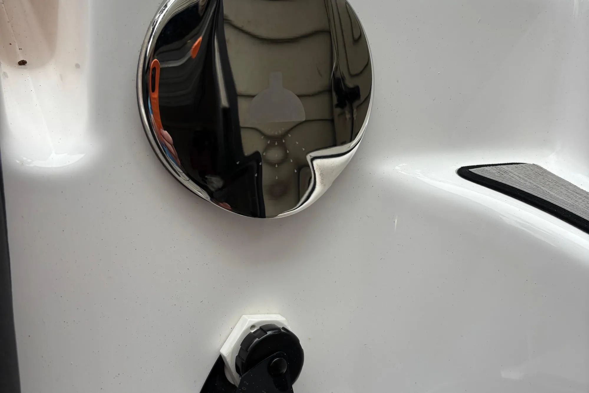 Close-up of a 2022 Yamaha Boats 252S chrome and white exterior detail.