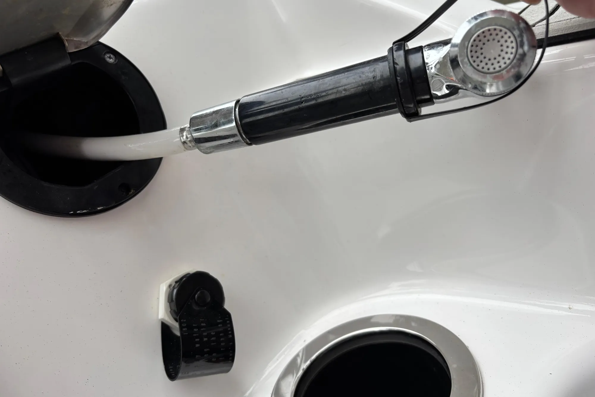 Fueling port and hose on a 2022 Yamaha Boats 252S.