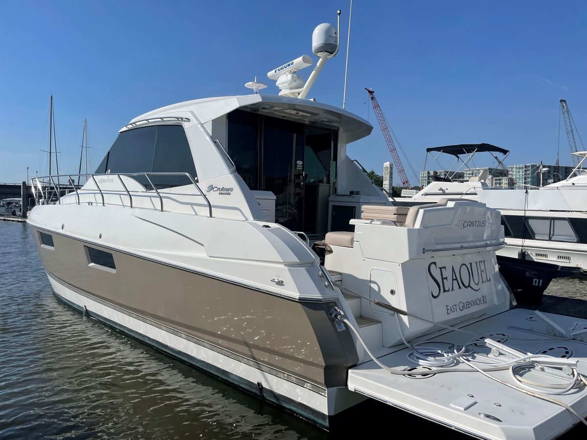 2012 Cruisers Yachts 48 