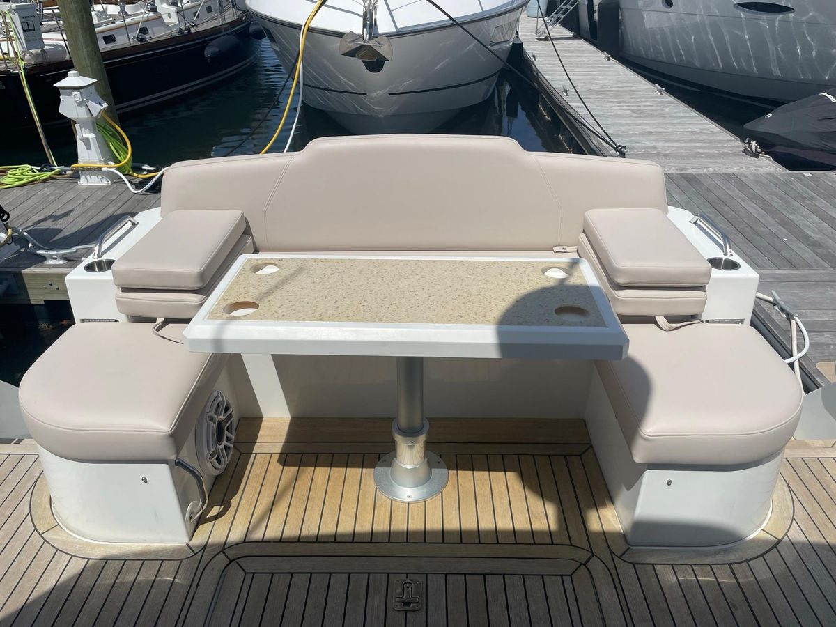 2012 Cruisers Yachts 48 