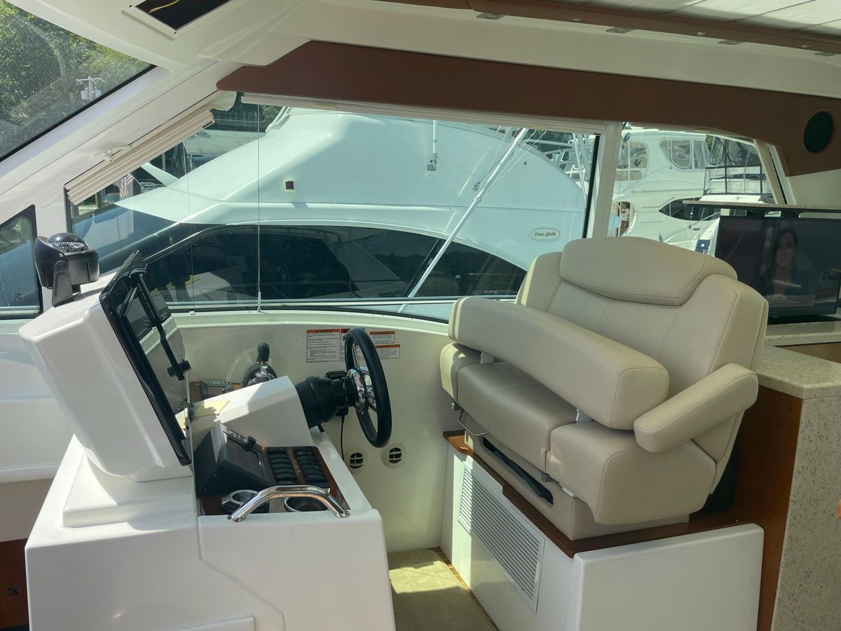 2012 Cruisers Yachts 48 