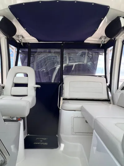  Yacht Photos Pics 2016 Boston Whaler 315 Conquest interior with seating and helm station.