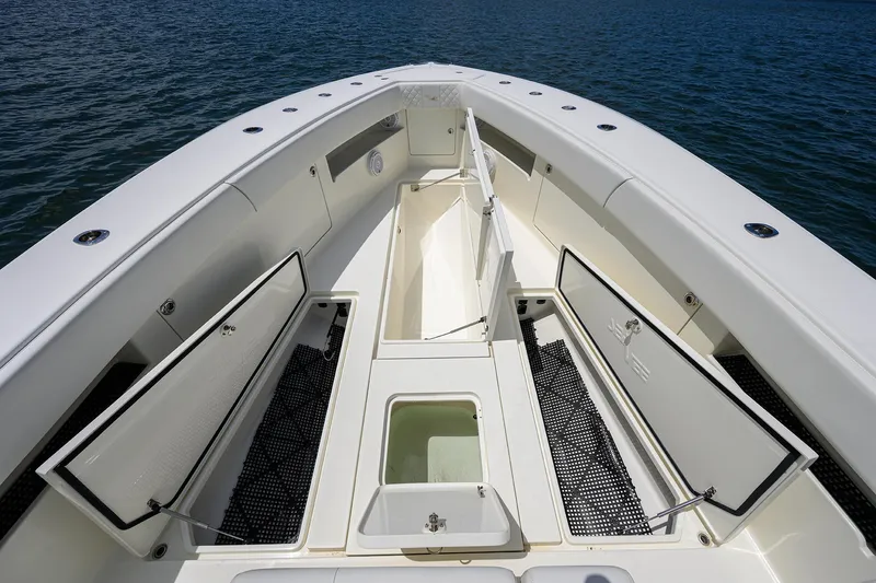 Penelope Yacht Photos Pics Sea Vee 39 PENELOPE -  Bow