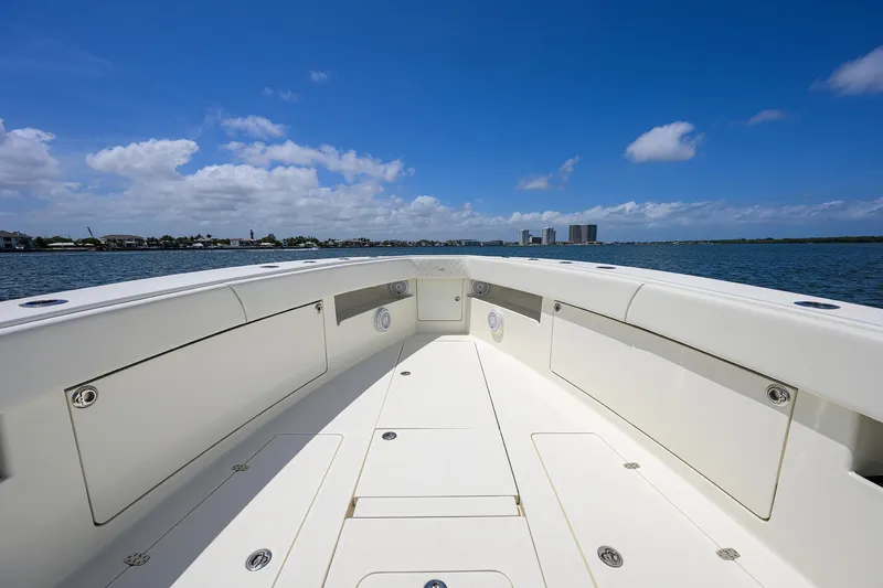 Penelope Yacht Photos Pics Sea Vee 39 PENELOPE - Bow