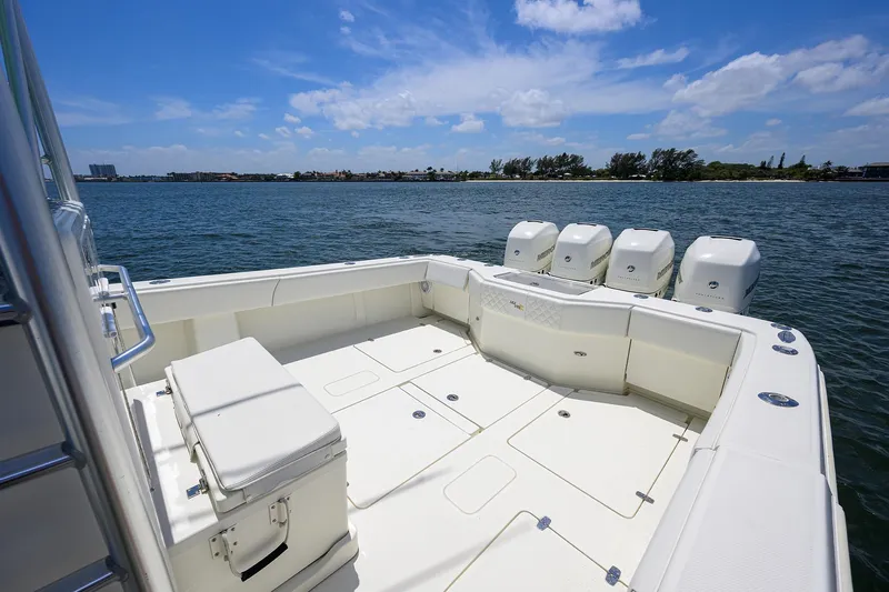Penelope Yacht Photos Pics Sea Vee 39 PENELOPE - Cockpit & Engines