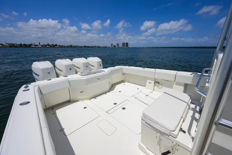 Penelope Yacht Photos Pics Sea Vee 39 PENELOPE - Cockpit & Engines