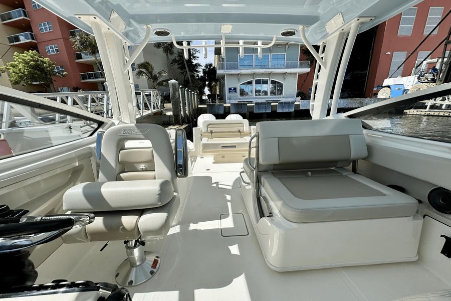 2021 Boston Whaler 280 Vantage