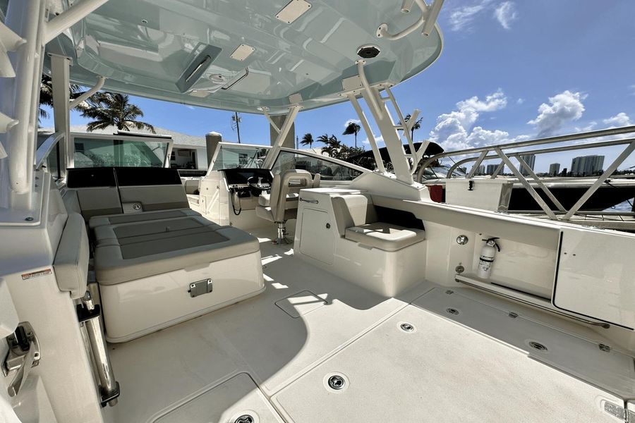 2021 Boston Whaler 280 Vantage