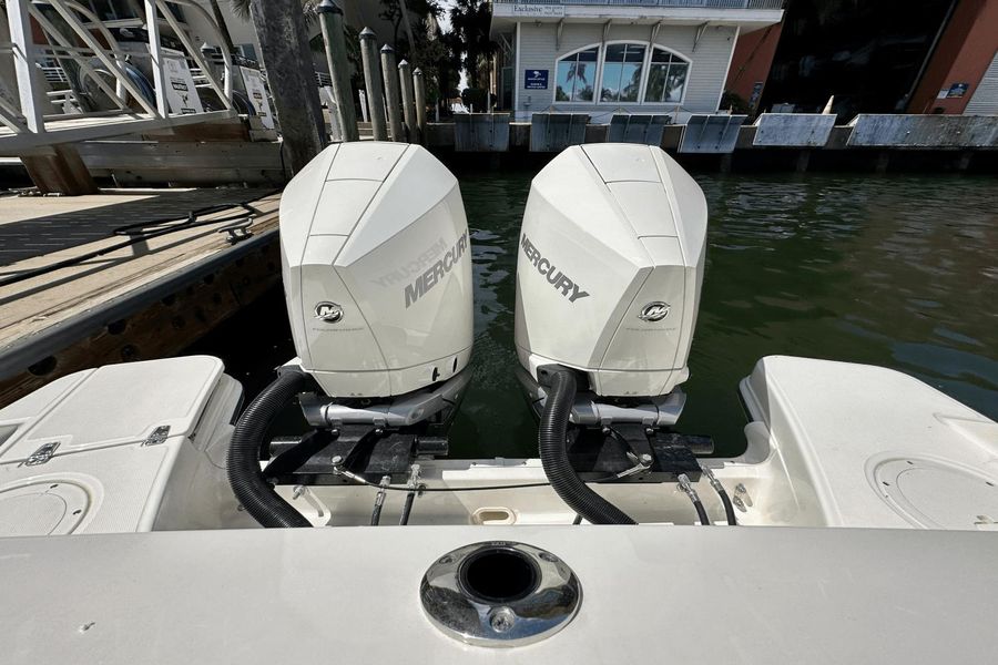 2021 Boston Whaler 280 Vantage