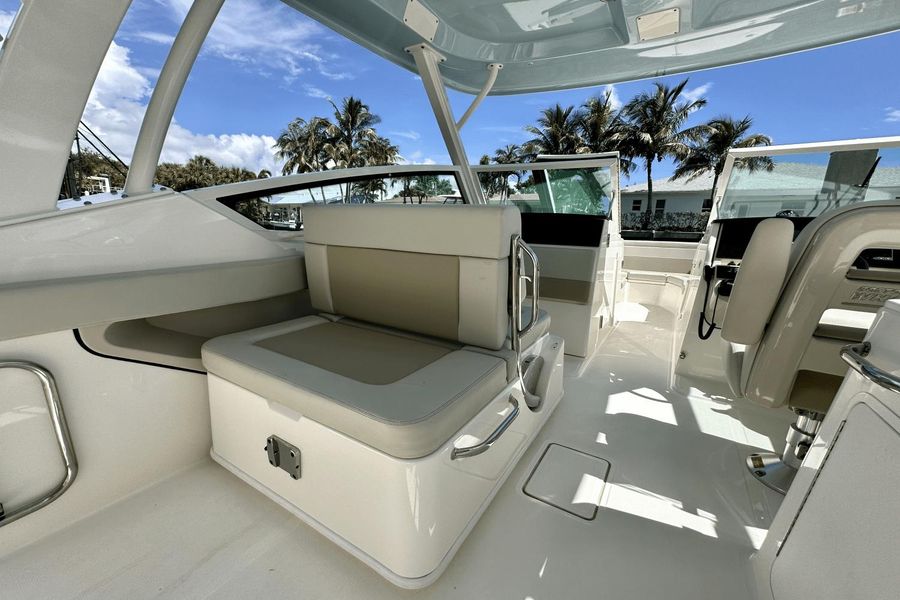 2021 Boston Whaler 280 Vantage