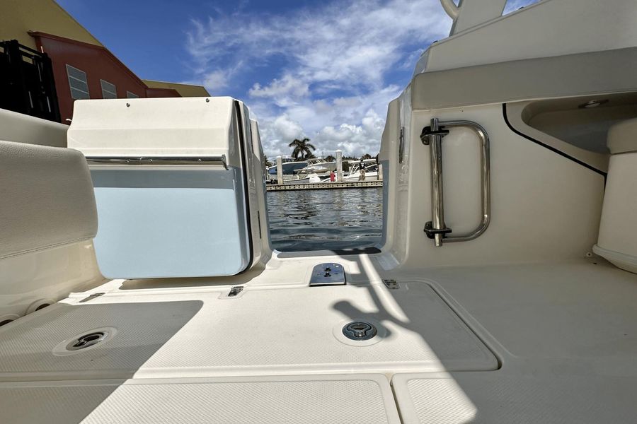 2021 Boston Whaler 280 Vantage