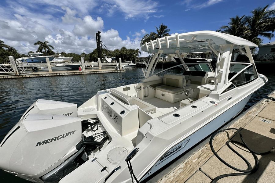 2021 Boston Whaler 280 Vantage