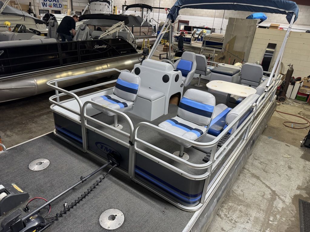 TMC 2200 FM Pontoon