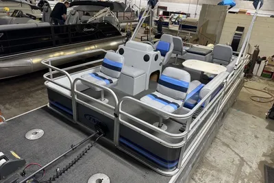 TMC 2200 FM Pontoon