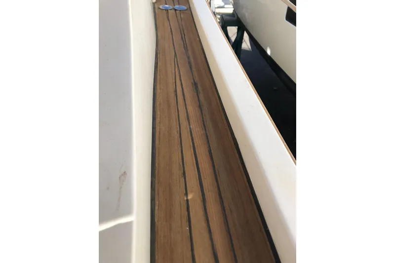  Yacht Photos Pics Teak deck detail of 2004 Cantieri Estensi GOLDSTAR 440 FLY yacht.