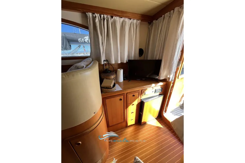  Yacht Photos Pics Interior of 2004 Cantieri Estensi GOLDSTAR 440 FLY yacht with TV and wooden cabinetry.