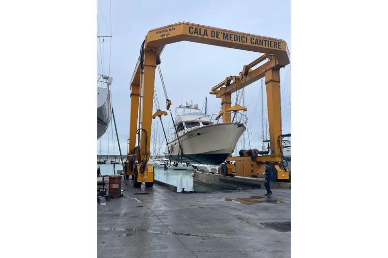  Yacht Photos Pics Cantieri Estensi GOLDSTAR 440 FLY yacht being lifted at Cala de' Medici Cantiere, 2004 model.