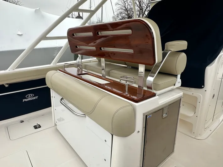 The Bounty Yacht Photos Pics Interior of a 2017 Pursuit S 280 Center Console boat.
