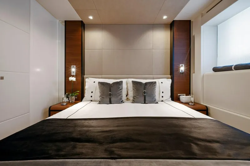 Ela Yacht Photos Pics 