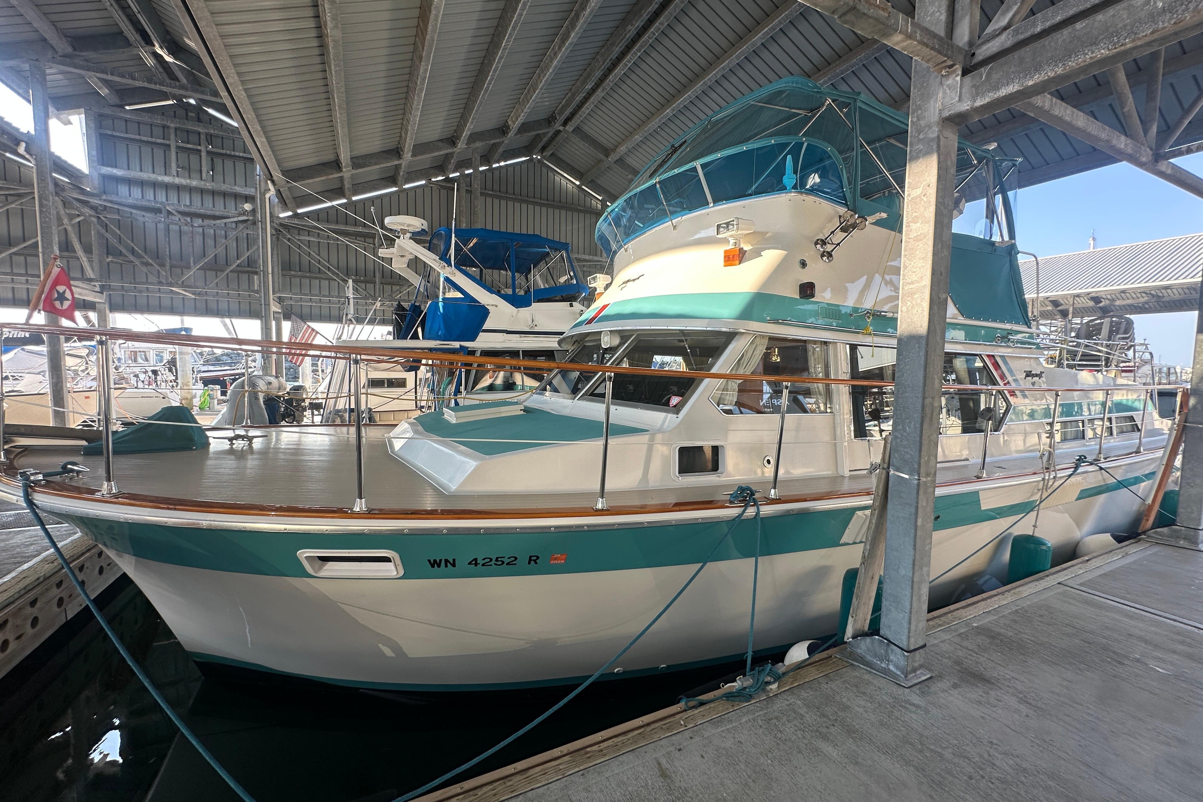 Tollycraft 42 Tri-Cabin