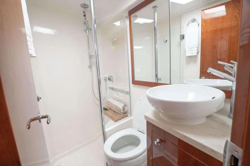 No. 7 Yacht Photos Pics 2018 Riviera 43 Open Flybridge - Image 16