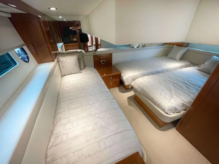 No. 7 Yacht Photos Pics 2018 Riviera 43 Open Flybridge - Image 18