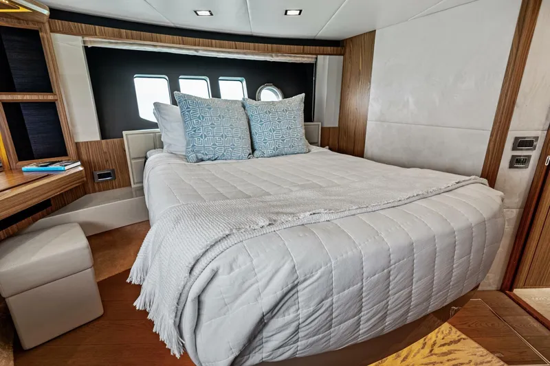 Slide Yacht Photos Pics 2015 Absolute 60 Fly - Image 60