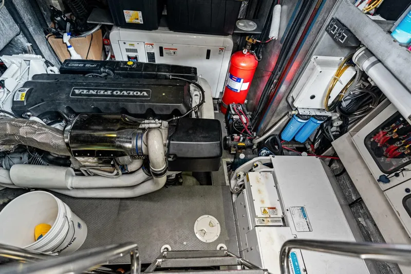 Slide Yacht Photos Pics 2015 Absolute 60 Fly - Image 74