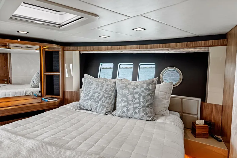 Slide Yacht Photos Pics 2015 Absolute 60 Fly - Image 65