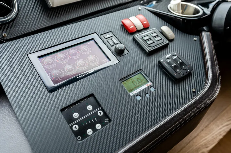 Slide Yacht Photos Pics 2015 Absolute 60 Fly - Image 55