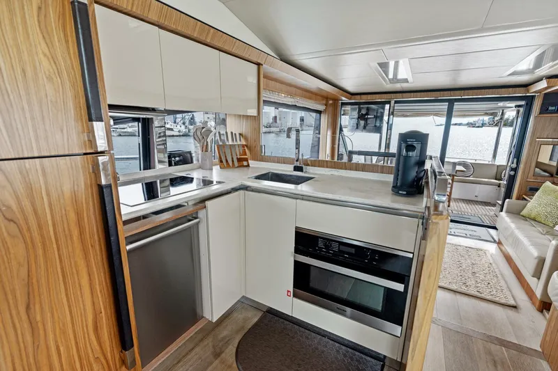 Slide Yacht Photos Pics 2015 Absolute 60 Fly - Image 42